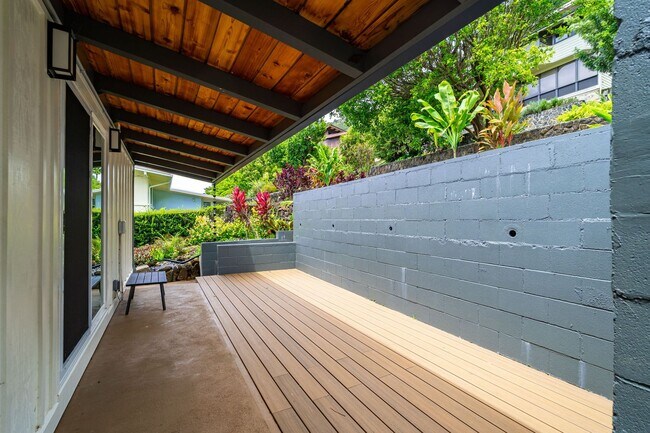 Building Photo - Manoa Valley, 4 bedroom, 3 bath, Fully Ren...