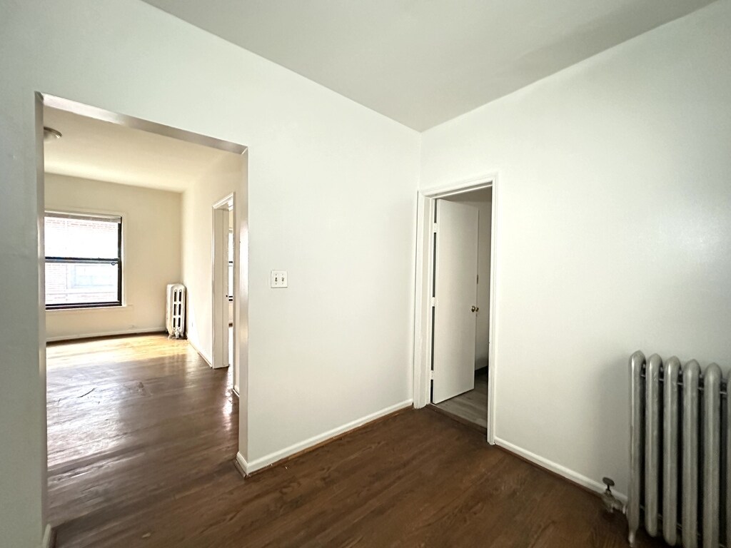 Building Photo - 931 W Sunnyside Ave