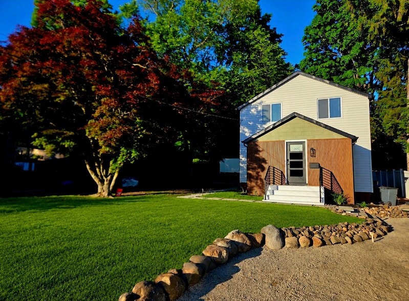 Building Photo - 205 Island Rd