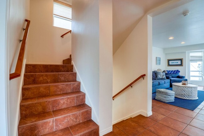 Building Photo - Private Rooftop Deck South Mission Beach