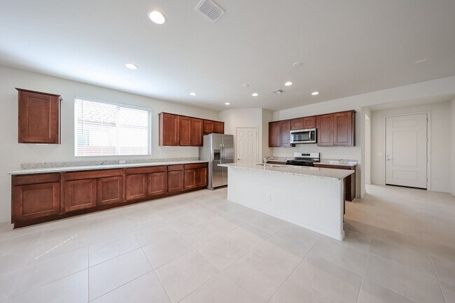 Building Photo - 3 bedroom + Den in Asante community