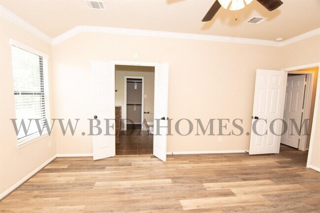 Building Photo - 9134 St Laurent Ln