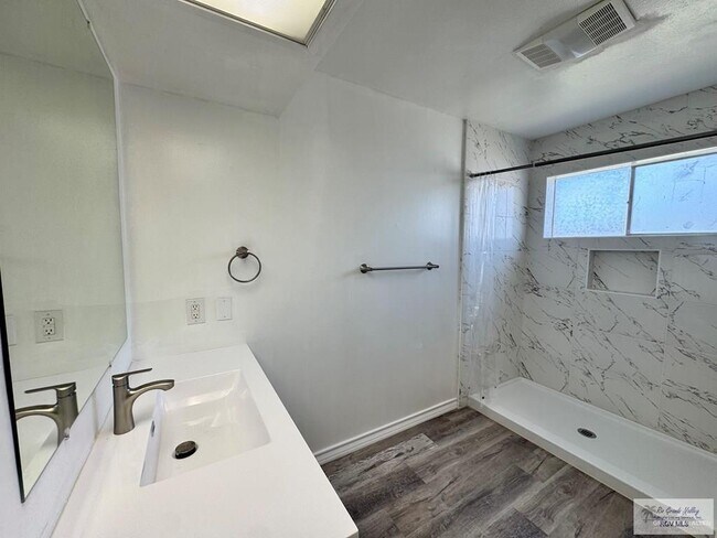 Building Photo - 15 Highland Park Ave