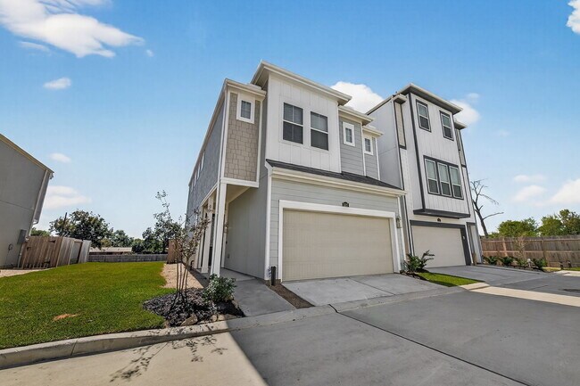 Building Photo - 3223 Cedar Dawn Ln