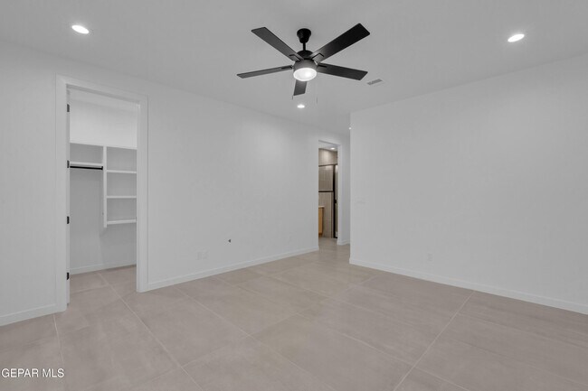 Building Photo - 12825 Middlesbrough Ave