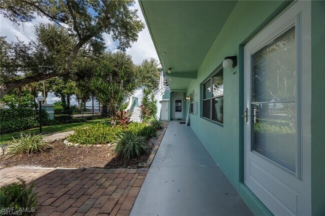 Building Photo - 3225 E Riverside Dr