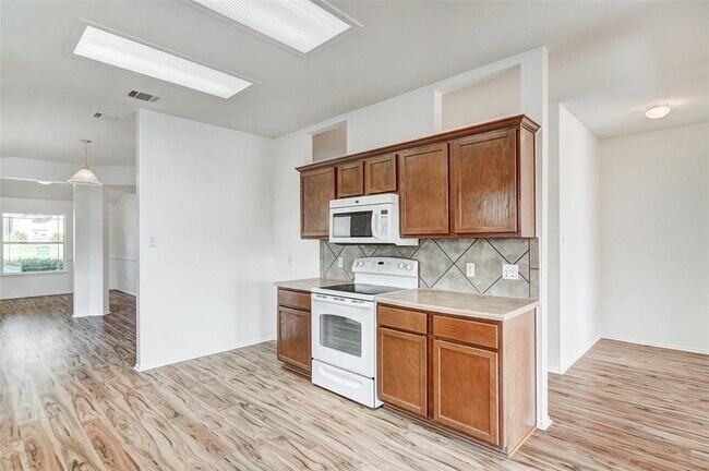 Building Photo - 1305 4 Cabin Ct