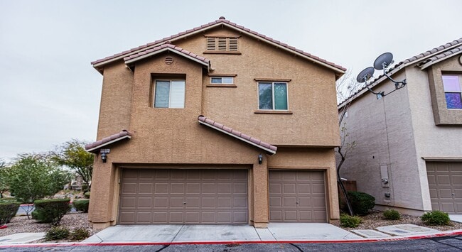 Building Photo - 4 Bedroom home located in Mountain's Edge