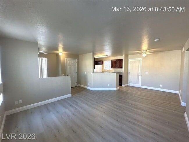 Building Photo - Fantastic NW second-floor unit with a welcoming layout and great natural flow!