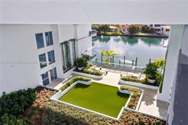 Building Photo - 9201 E Bay Harbor Dr