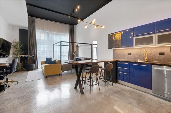 Building Photo - 253 NE 2nd St