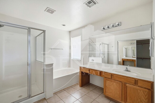 Building Photo - 6107 N 135th Dr