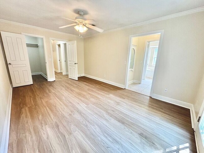 Building Photo - 10017 Foxrun Rd