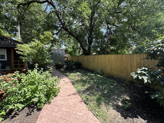 Building Photo - 3332 Grayland Ave