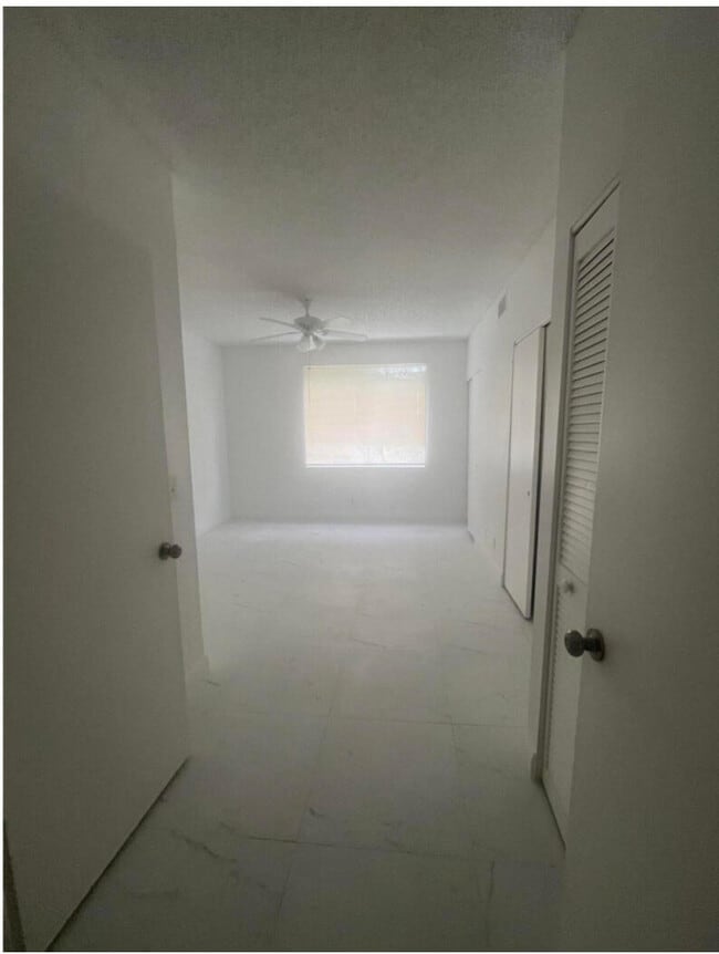Building Photo - 7870 Dixie Beach Cir