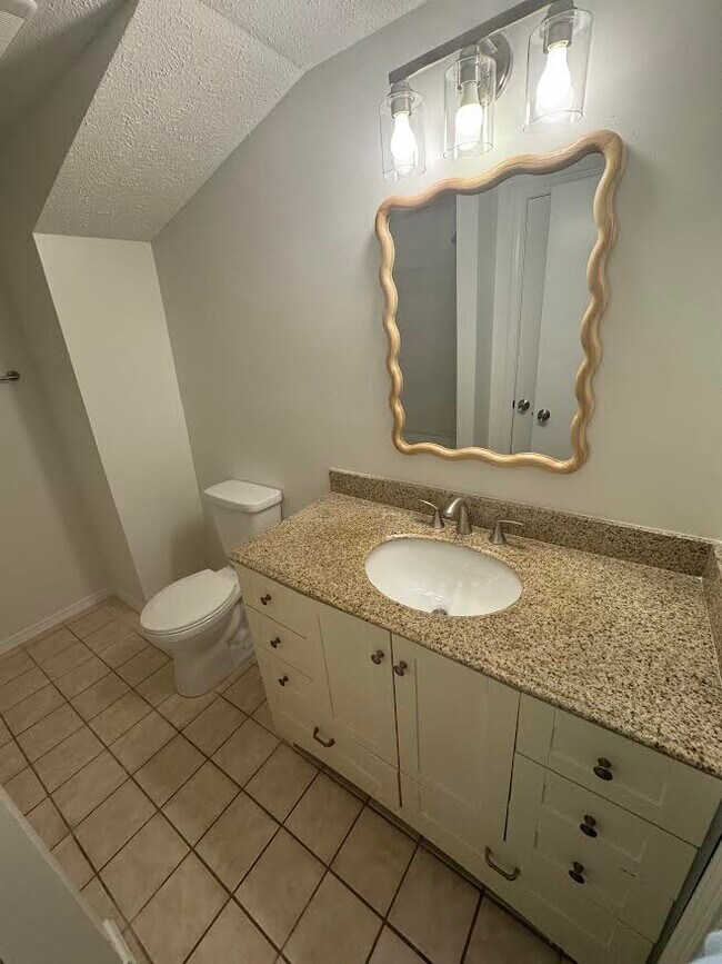 Building Photo - 1825 Flagg Ave