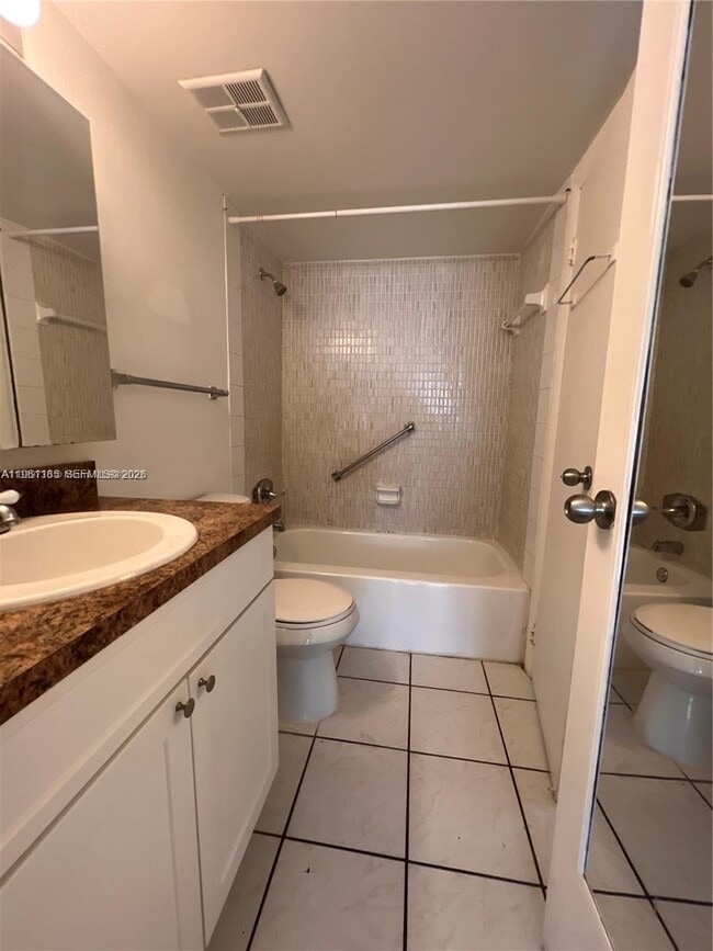 Building Photo - 16465 NE 22nd Ave