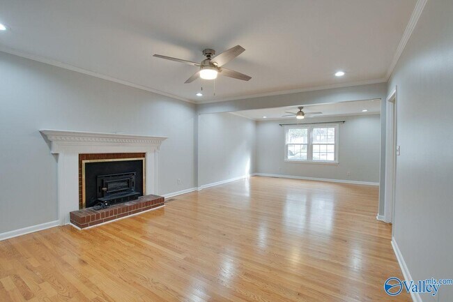 Building Photo - 2700 Briarwood Dr SE