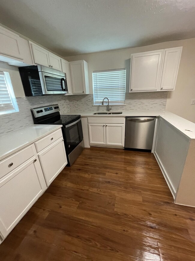 Building Photo - 108 Shaw St