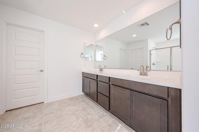 Building Photo - 14759 W Cottontail Ln