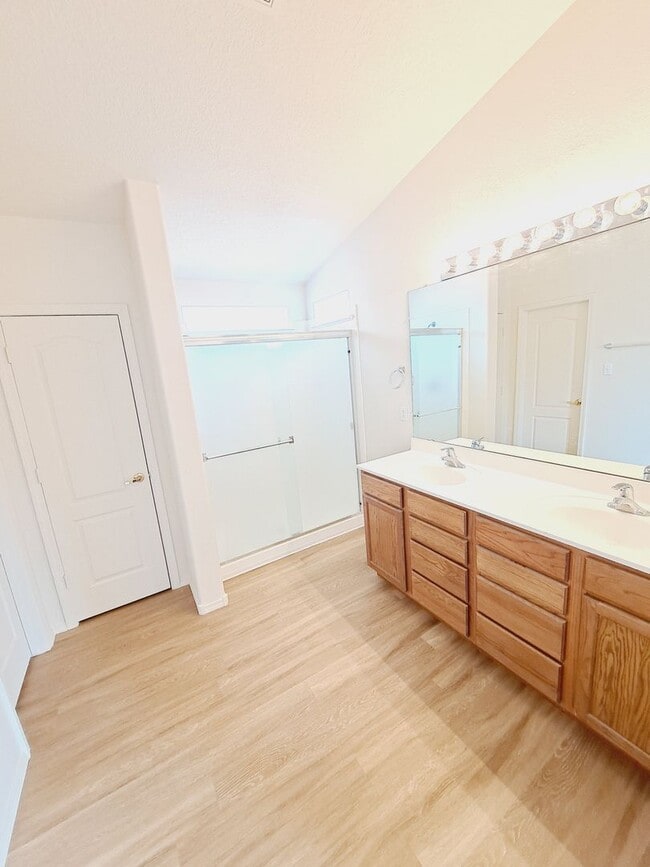 Building Photo - 4 bed home available in Huning Ranch!