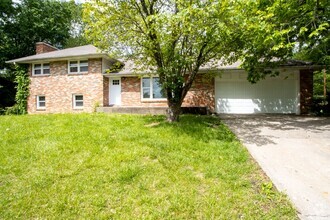 Building Photo - Remodeled 4 Bed and 3 Bath Home