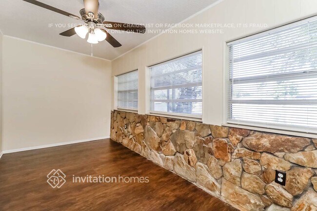 Building Photo - 2253 Hama Dr