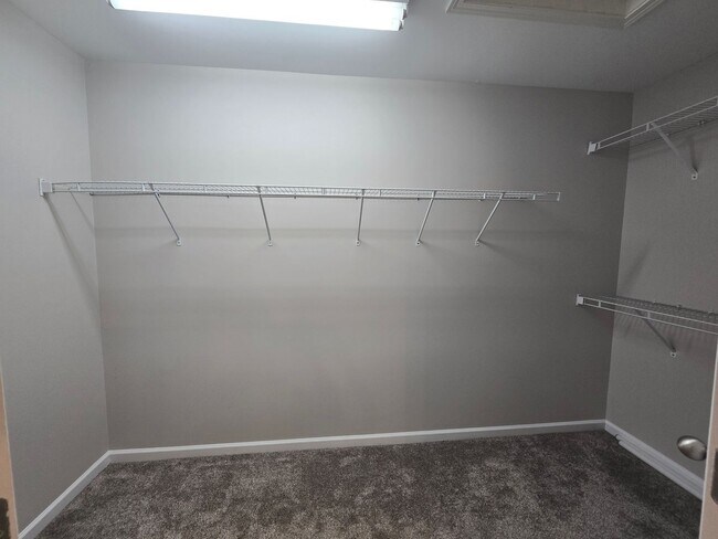 Building Photo - New Listing!!