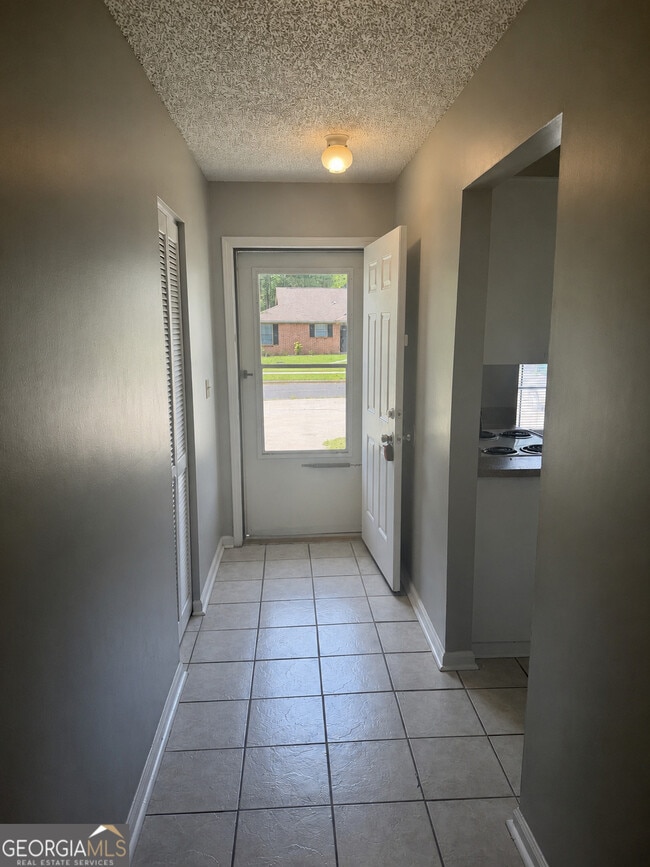 Building Photo - 425 Admiral's Walk Dr
