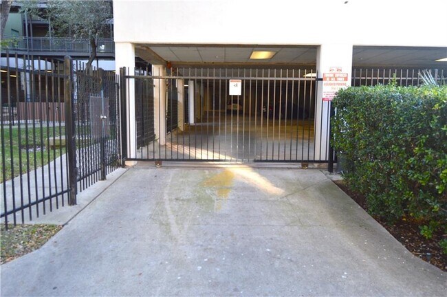 Building Photo - 911 Keith Ln