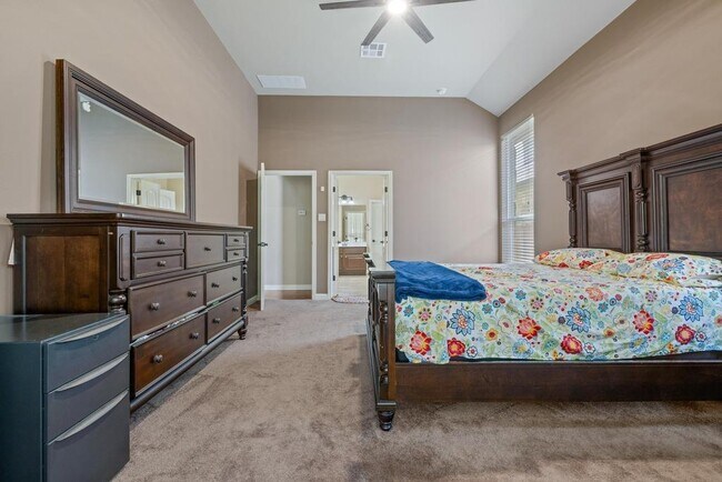 Building Photo - 614 Spanish Mustang Dr