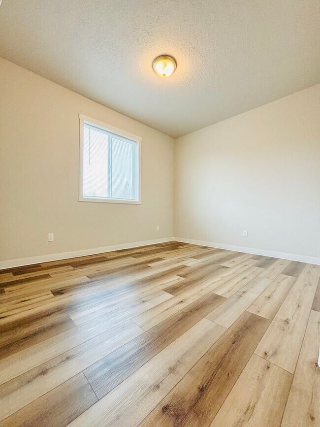 Building Photo - 2434 Leonard Ln