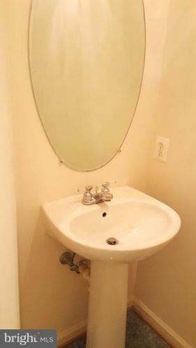 Building Photo - 43155 Huntsman Square