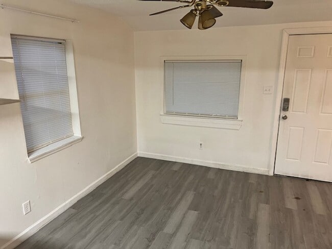 Building Photo - One bedroom cottage