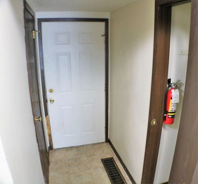 Building Photo - $1,250 | 2 Bedroom, 2.5 Bathroom House | P...