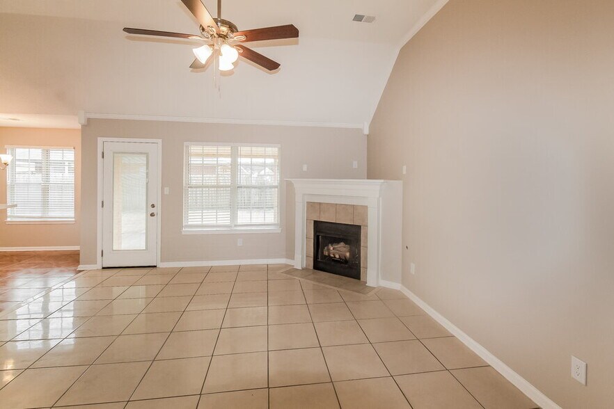 Building Photo - 4283 Ravenwood Park W