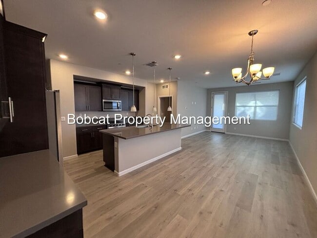 Building Photo - 860 Furlong Dr