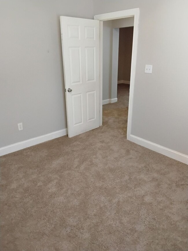 Building Photo - Charming 3-Bedroom Home with Fresh Updates...