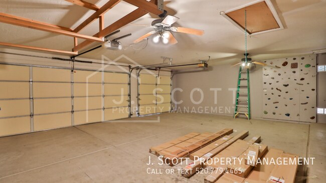 Building Photo - 836 W Aloe Pl