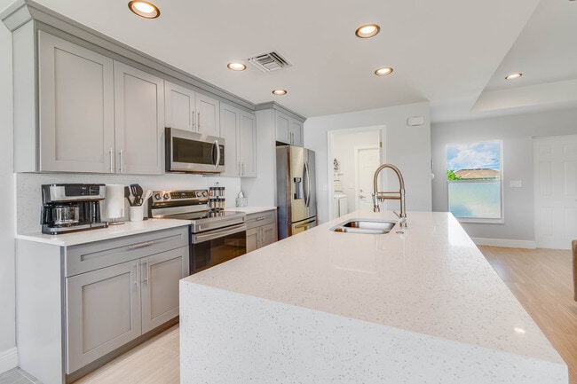 Building Photo - 1621 NE 17th Terrace