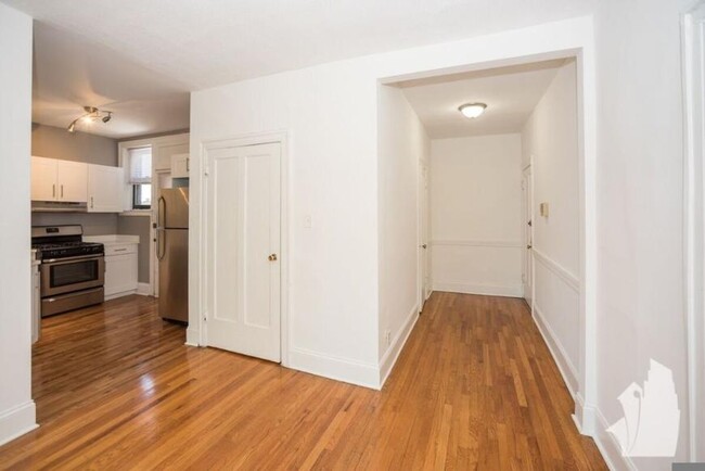 Building Photo - 2 bedroom in Chicago IL 60657