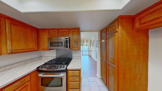 Building Photo - $750 Off 1st Month! Wonderful 3 Bedroom To...