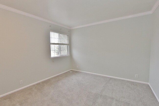 Building Photo - Elegant Home in Hobble Creek!