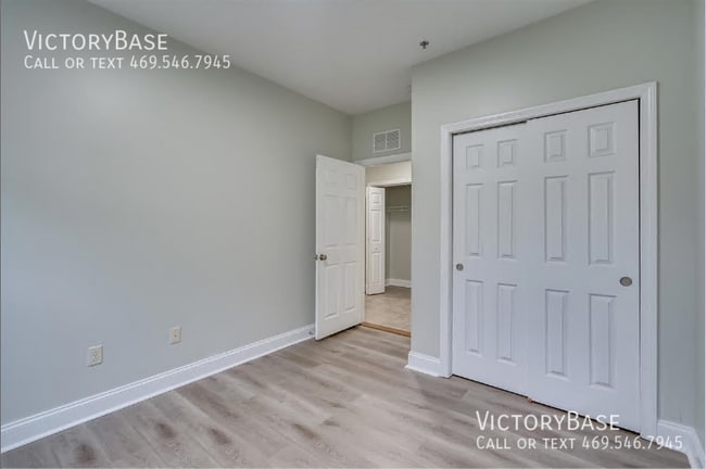 Building Photo - 410 Creekside Ln