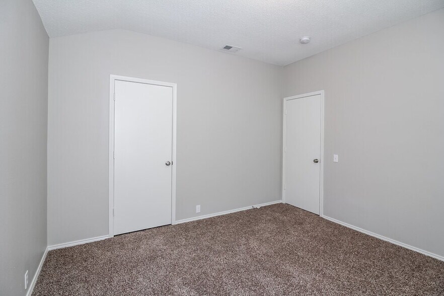 Building Photo - 216 High Pointe Ln
