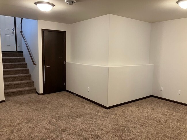 Building Photo - 3 Bed 2 Bath Twin Home