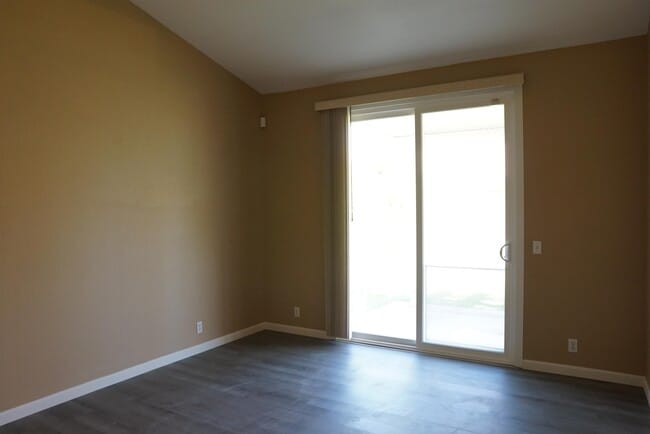 Building Photo - 27742 Valencia St