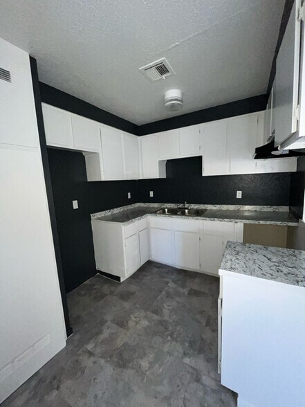 Primary Photo - 3300 Civic Center Dr