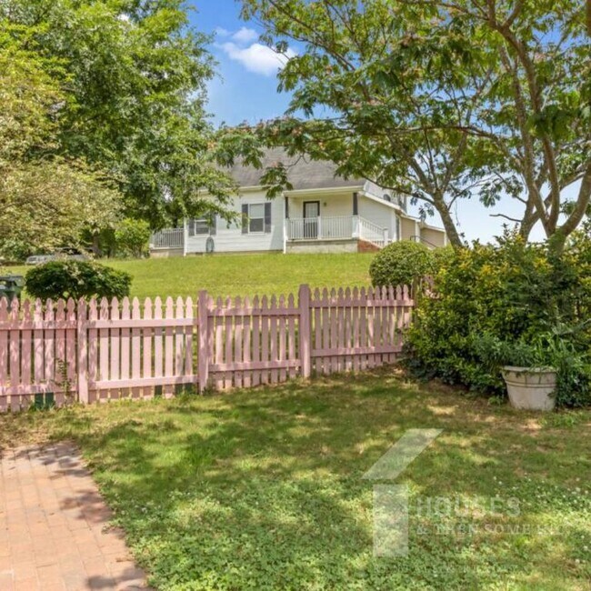 Building Photo - 112 Asteria St