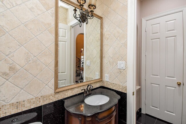 Building Photo - 3015 Bonnebridge Way Blvd